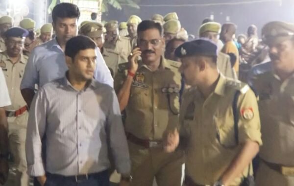 मऊ में नक्कटैया और मारीच वध के आयोजन को सकुशल संपन्न कराने के लिए जिला प्रशासन और पुलिस अलर्ट है